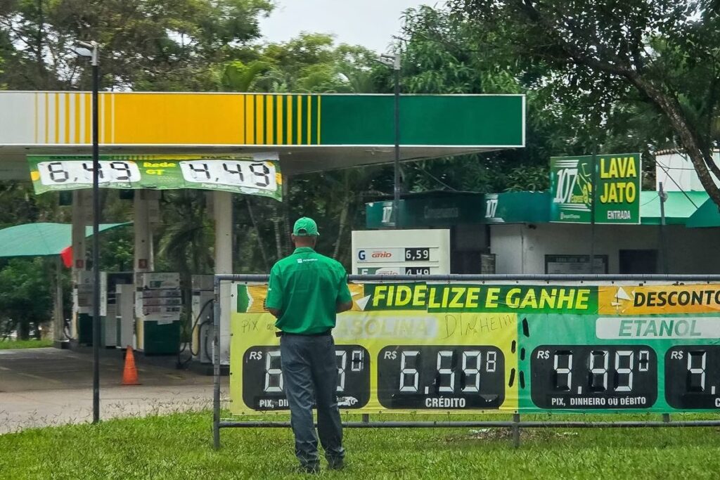 020d9d7e08760da60c31d4d5aa84029d-1024x683 Preço da gasolina aumenta novamente e chega a R$ 6,59 nos postos do DF.