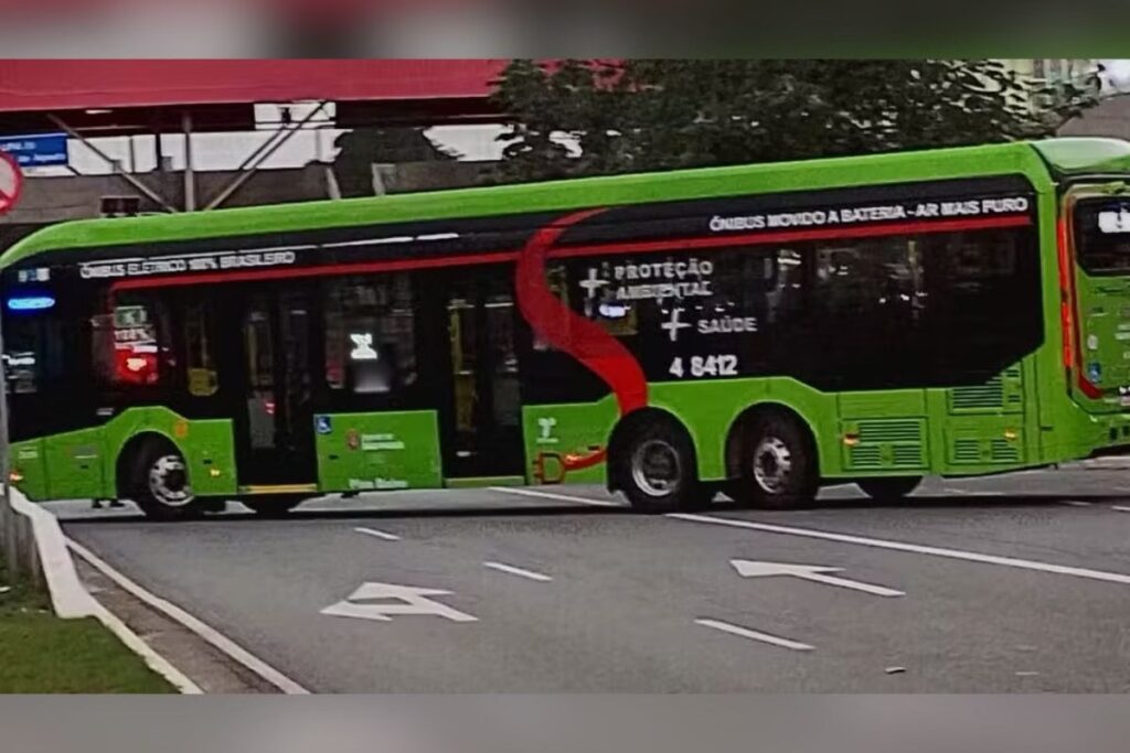 313cbaf1afc0d2a86a87825fdf4a3cb7-1024x683 Motorista de ônibus é feito refém na zona leste de São Paulo.
