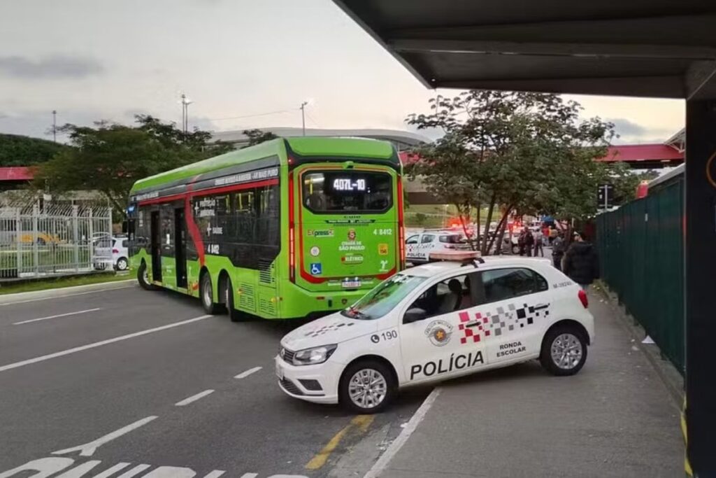 8b088f091770e2b06a61e3de8f6e4b79-1024x683 Motorista de ônibus é feito refém na zona leste de São Paulo.