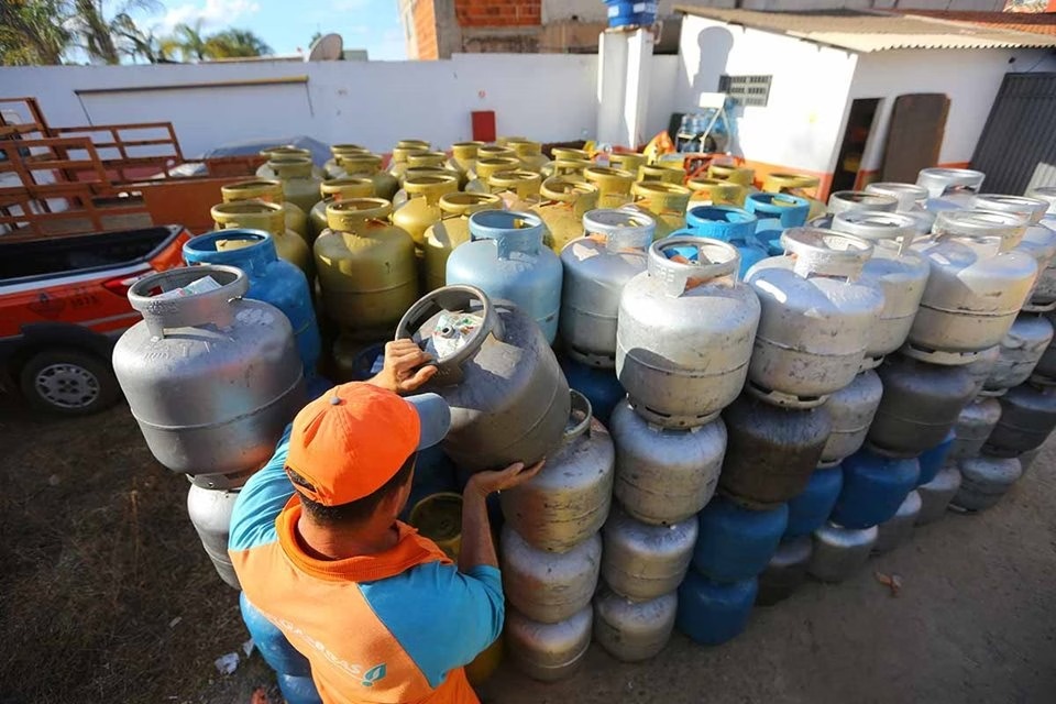 829f03b4908c249c0d4ef4033ed3de84 Gás de cozinha deve ficar até R$ 10 mais caro a partir desta 3ª feira.