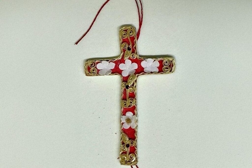 d44cf584cf62ec94d6af65d265b469f4-1-1024x683 Papa recebe cruz peitoral com fragmentos de ossos de Santo Agostinho.