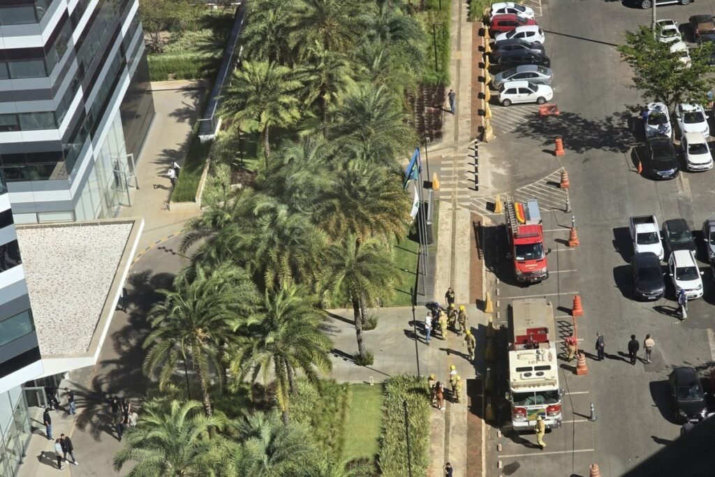 743e156cc95aba80d5e2f420d3ba94c0-1024x683 Sede da Polícia Federal é esvaziada em Brasília.