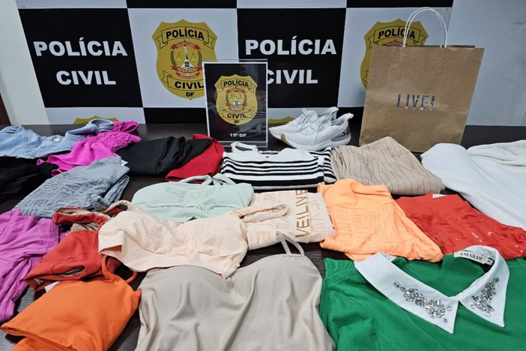 a56572d1624d9c3c03ba2cc2555332e0-1024x683 Ao ser presa, professora usava itens comprados com cartão de colegas.