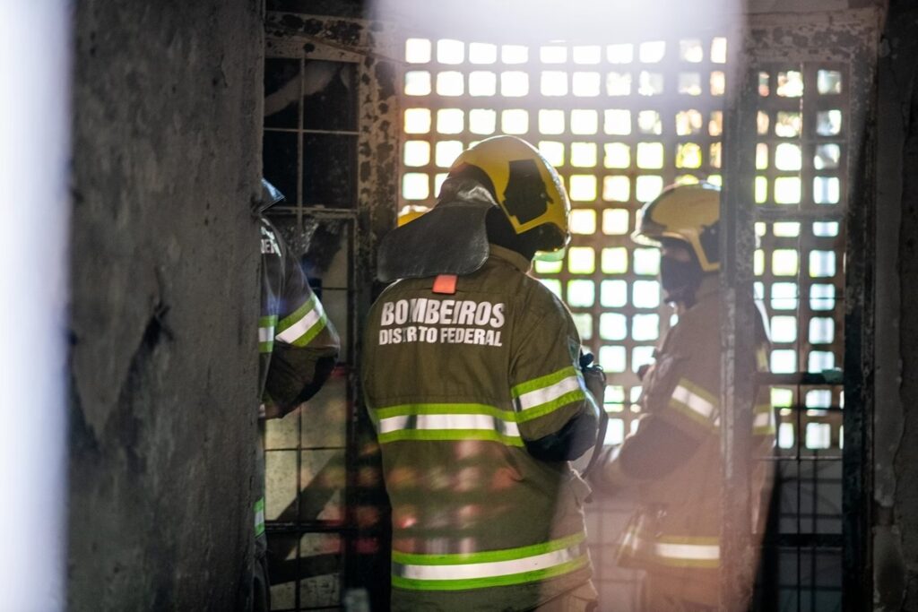 b5a2f22d96ffe311bc84f49d6a9888b7-1024x683 “Tinha muito material inflamável”, diz vizinho de morto em incêndio.