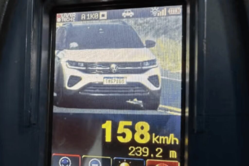 dcd8dd7eecb9e99ef75516d6677fdbbe-1024x683 Motorista é flagrado a 162 km/h durante operação da PRF em São Paulo.
